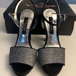 Nina Levina silver Sophie heel size 6.5